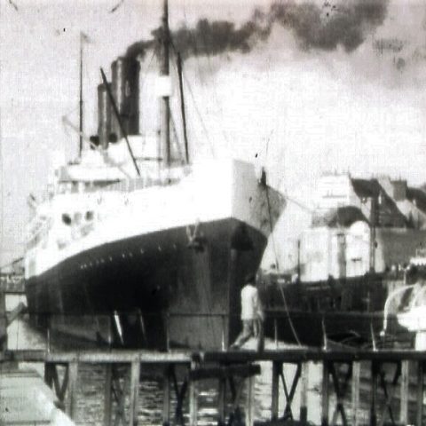 Paquebot Normandie 1932 (fonds Bruneau)) photogramme de l’extrait du paquebot en construction